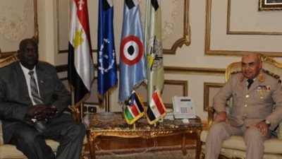صدقي صبحي يلتقي وزير دفاع جنوب السودان