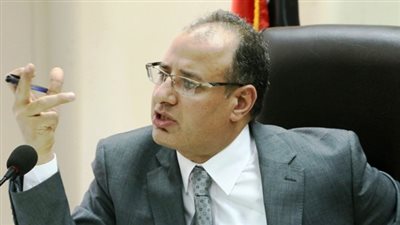 محافظ البحيرة يطالب بإدراج 136 مزلقانًا للإحلال والتجديد