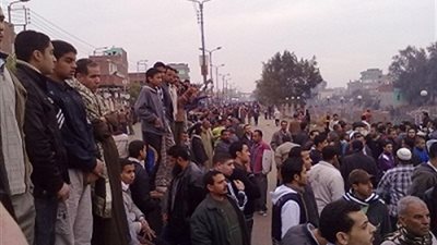 وقفة احتجاجية للعاملين بشركة 