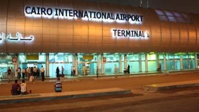 إحباط تهريب مبالغ مالية كبيرة مع راكبين بالمطار