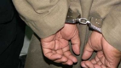 ضبط عاطل أثناء سرقة السكة الحديد بالبدرشين 