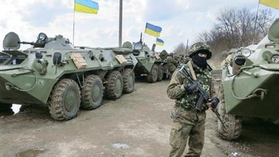 الجيش الأوكراني يعلن استعداده لبدء سحب الأسلحة الثقيلة من خطوط التماس.. غدًا