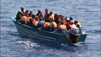 سفينة أيرلندية تنقذ 242 لاجئًا من الغرق قبالة السواحل الليبية