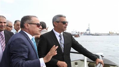 وزير النقل يتفقد ميناء سفاجا بالبحر الأحمر