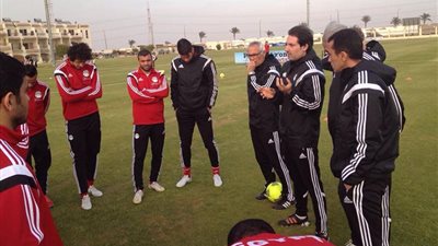 المنتخب يبدأ استعداداته في ظل الأزمات