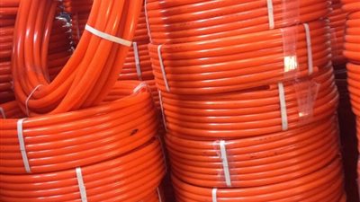 ضبط مصنع لإنتاج خراطيم الكهرباء بخامات مجهولة المصدر بالجيزة 