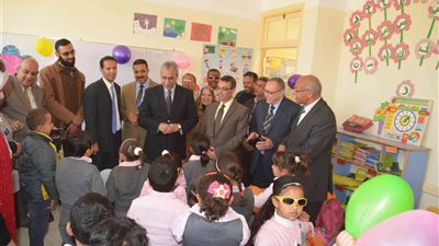 محافظ المنيا يشهد مهرجانًا لطلاب المدارس احتفالاً بنصر أكتوبر