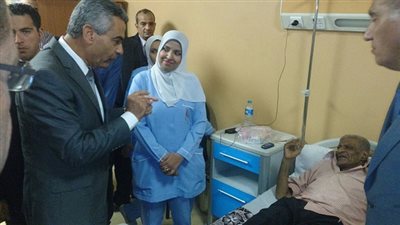 بالصور.. وزير النقل يتفقد مستشفى المركز الطبي للسكة الحديد 