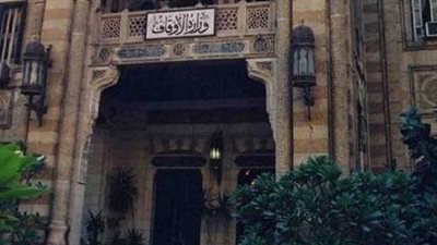 بالصور.. في مظاهرة أمام قصر 