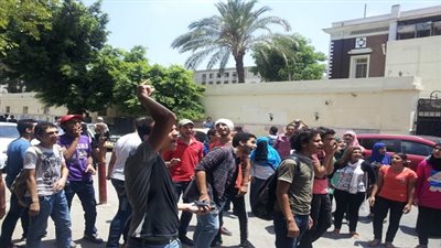 ثورة طلاب الثانوية ضد 