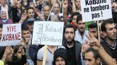 أكراد ومؤيديهم يتظاهرون بباريس للتنديد 