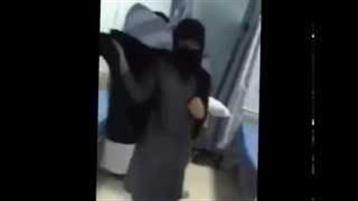 بالفيديو.. وصلة رقص مثيرة لـ3 ممرضات منتقبات داخل مستشفى شهير