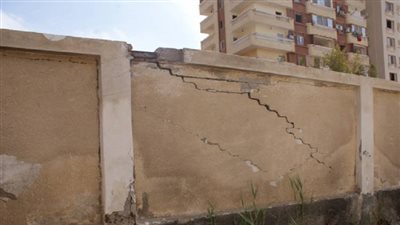 تصدع في سور 