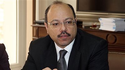 وزير المالية يتفقد عمل مأمورتي الجمارك بالمطار وقرية البضائع