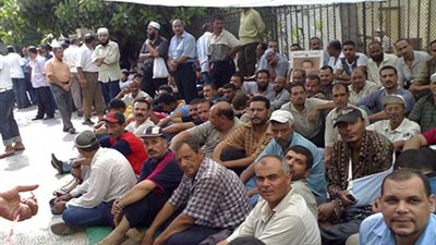 عاملو هيئة الأوقاف مستمرون في الإضراب لليوم الثالث