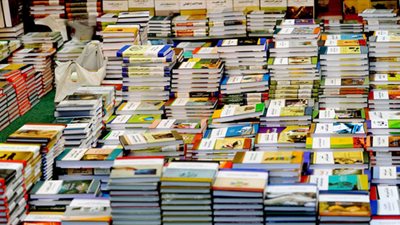 ضبط 3336 كتابًا مدرسيًا بمكتبات عين شمس 