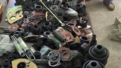 ضبط 300 قطعة غيار سيارات مجهولة المصدر 