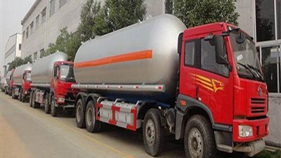 ضخ 1185 طنًا من المواد البترولية وغاز البوتاجاز بقنا