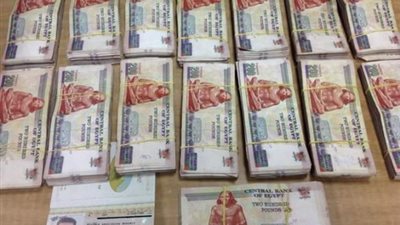 ضبط 350 ألف جنيه داخل ملابس راكب بمطار برج العرب