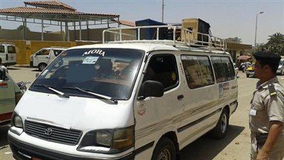 حزب النور والفلول يحشدون الناخبين بسيارات الأجرة