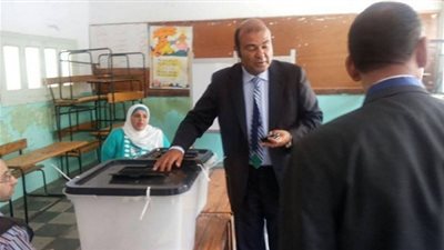 وزير التموين يدلي بصوته في لجنة مدرسة هدى شعراوي للغات بالإسكندرية