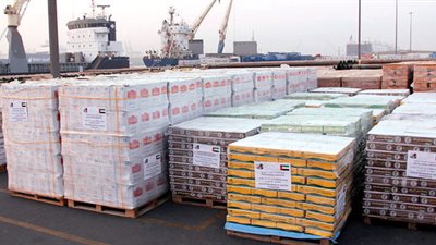 الإمارات ترسل 75 طنا من المواد الغذائية والأدوية إلي اليمن