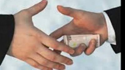 بلاغان يتهمان مرشحًا مستقلًا بتوزيع رشاوى مالية في سوهاج