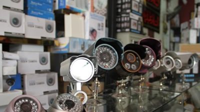 ضبط صاحب محل بحوزته 50 ألف كاميرا مراقبة مجهولة المصدر بعابدين 