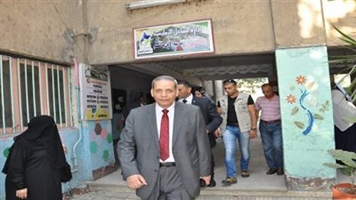 وزير التعليم يتفقد مدرستين بحلوان 