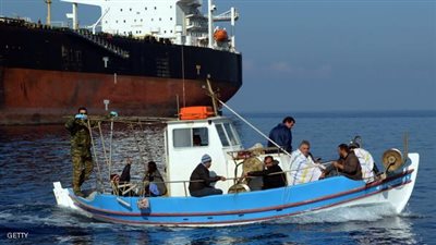 بريطانيا: وصول قاربين يحملان 140 مهاجرا إلى قاعدتها العسكرية في قبرص